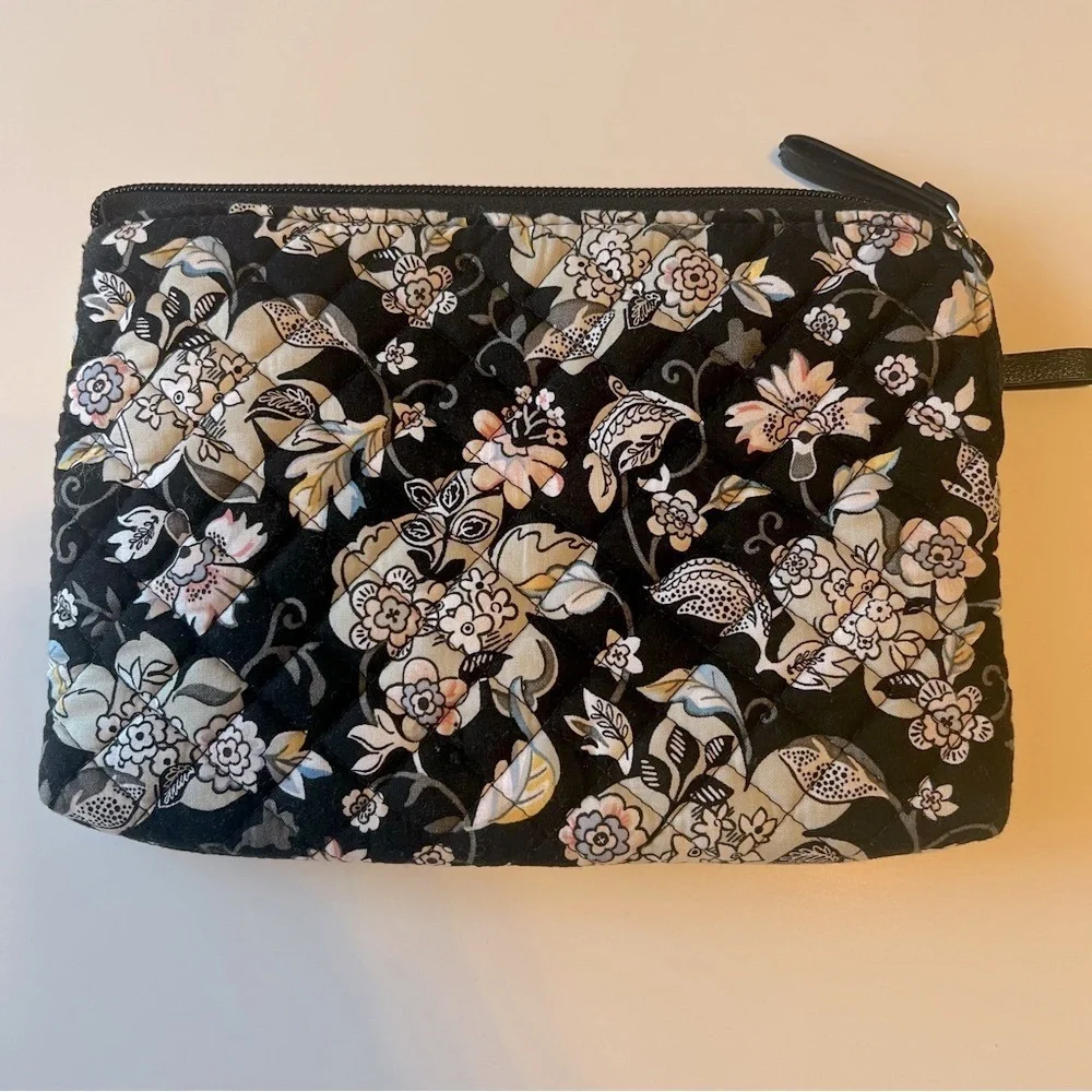 Vera Bradley quilted zippered wallet, floral print 8.5”x5.5” - Picture 5 of 12
